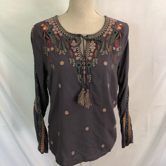 Solitaire Gray Floral Tie Front Tassels Tunic Top - Picture 2 of 6